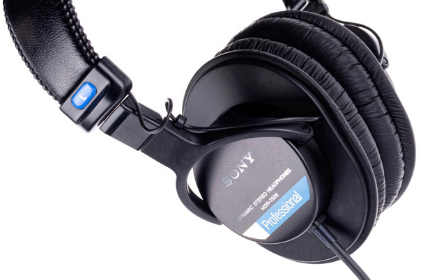 소니 MDR-7506 헤드폰